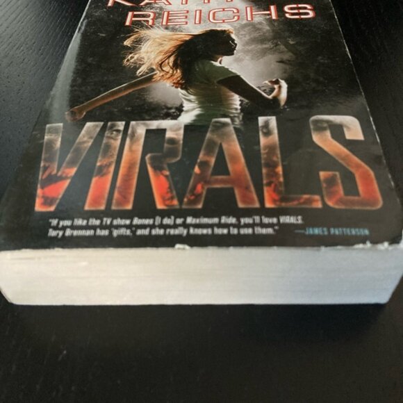 Kathy Reichs Virals Paperback Book - Picture 4 of 4